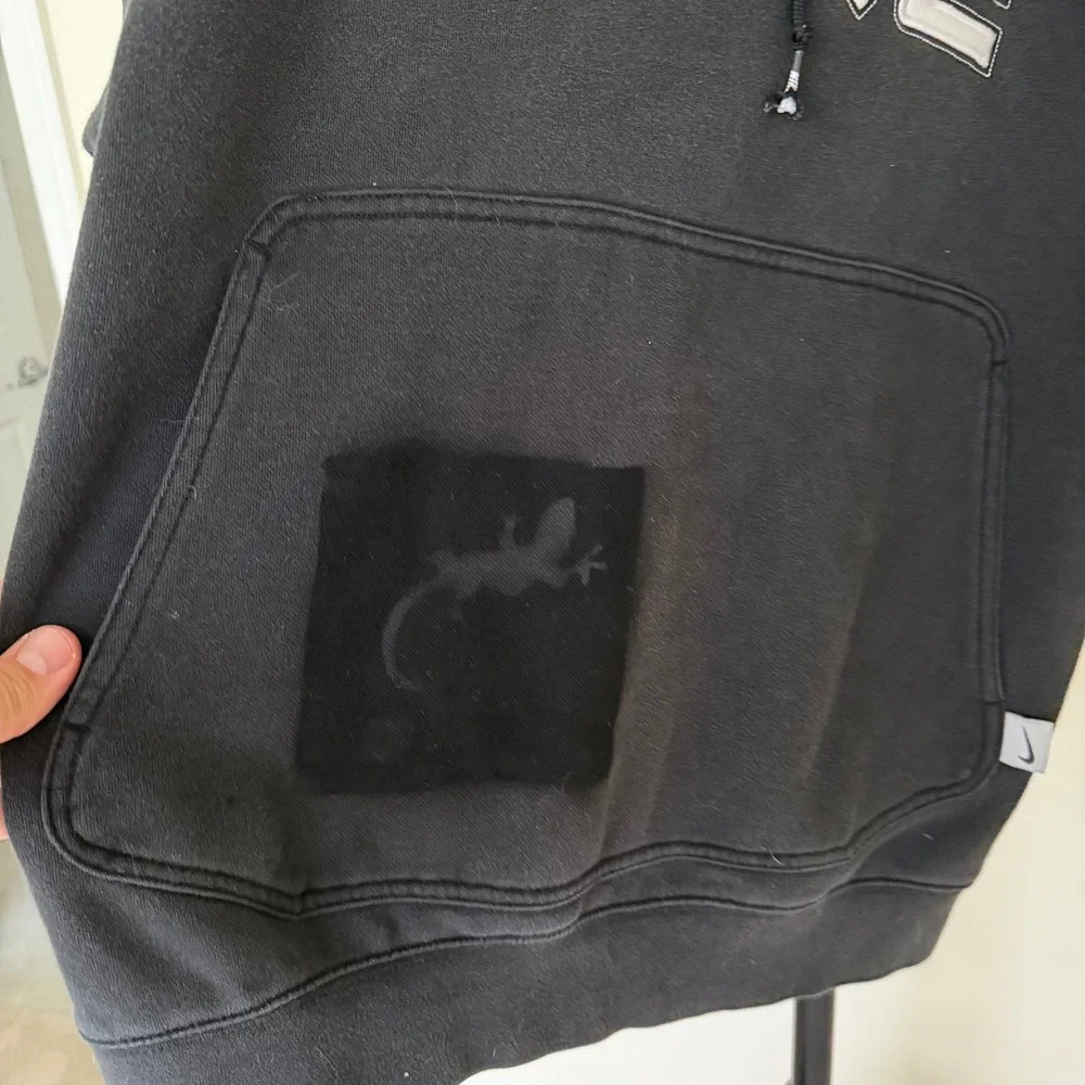 Y2K Nike Spellout Hoodie‎ Black Pullover Lizard Custom Paint Sweatshirt Small